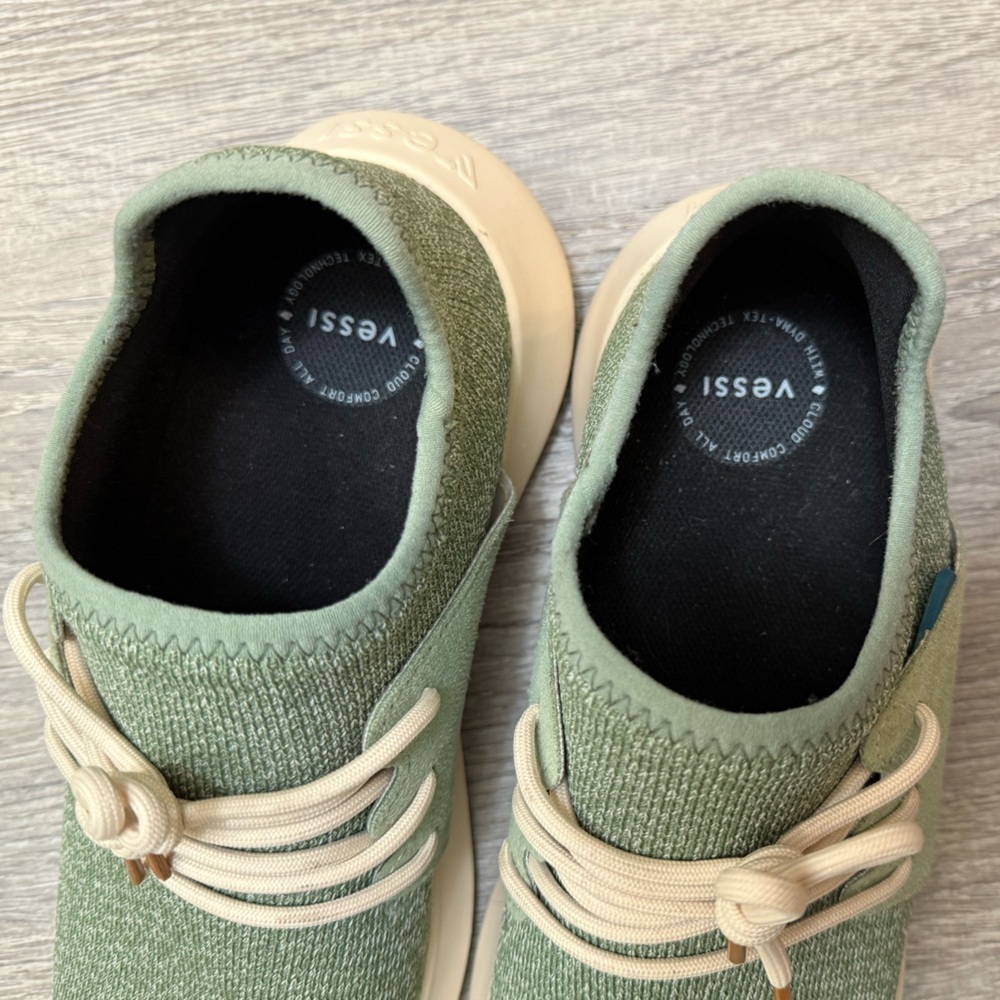 Vessi Everyday Classic Sneaker Fig Green on Off White Men’s Size 9 - Picture 7 of 11